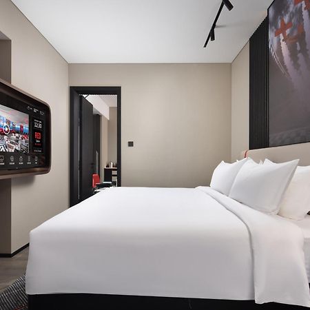 Radisson Red Hotel Zhuhai Gongbei Port Екстериор снимка