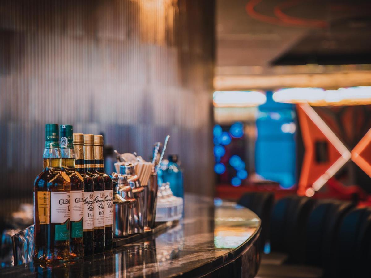Radisson Red Hotel Zhuhai Gongbei Port Екстериор снимка