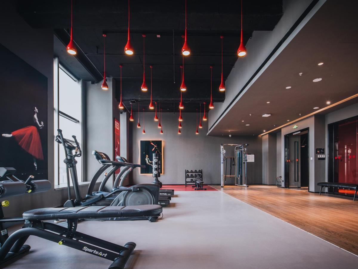 Radisson Red Hotel Zhuhai Gongbei Port Екстериор снимка