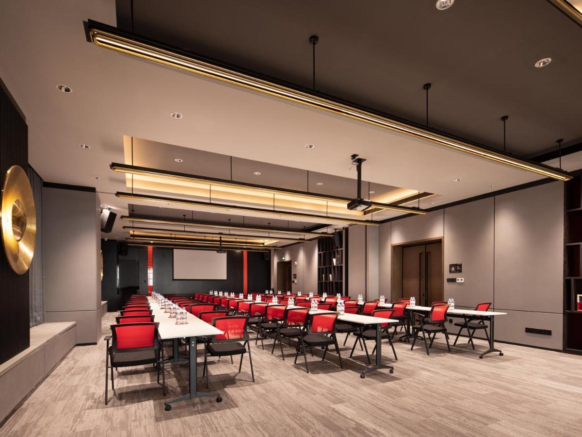 Radisson Red Hotel Zhuhai Gongbei Port Екстериор снимка