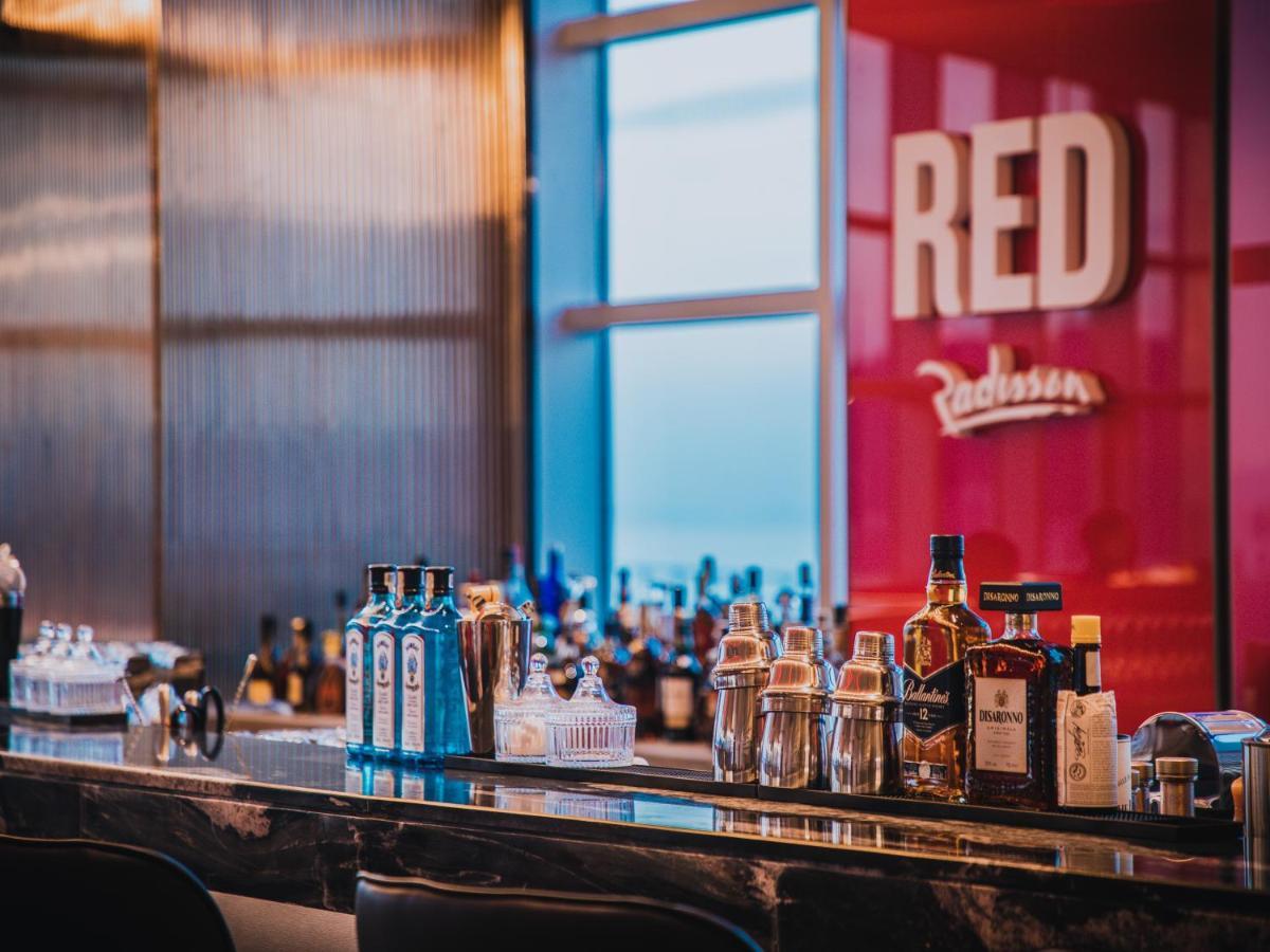 Radisson Red Hotel Zhuhai Gongbei Port Екстериор снимка