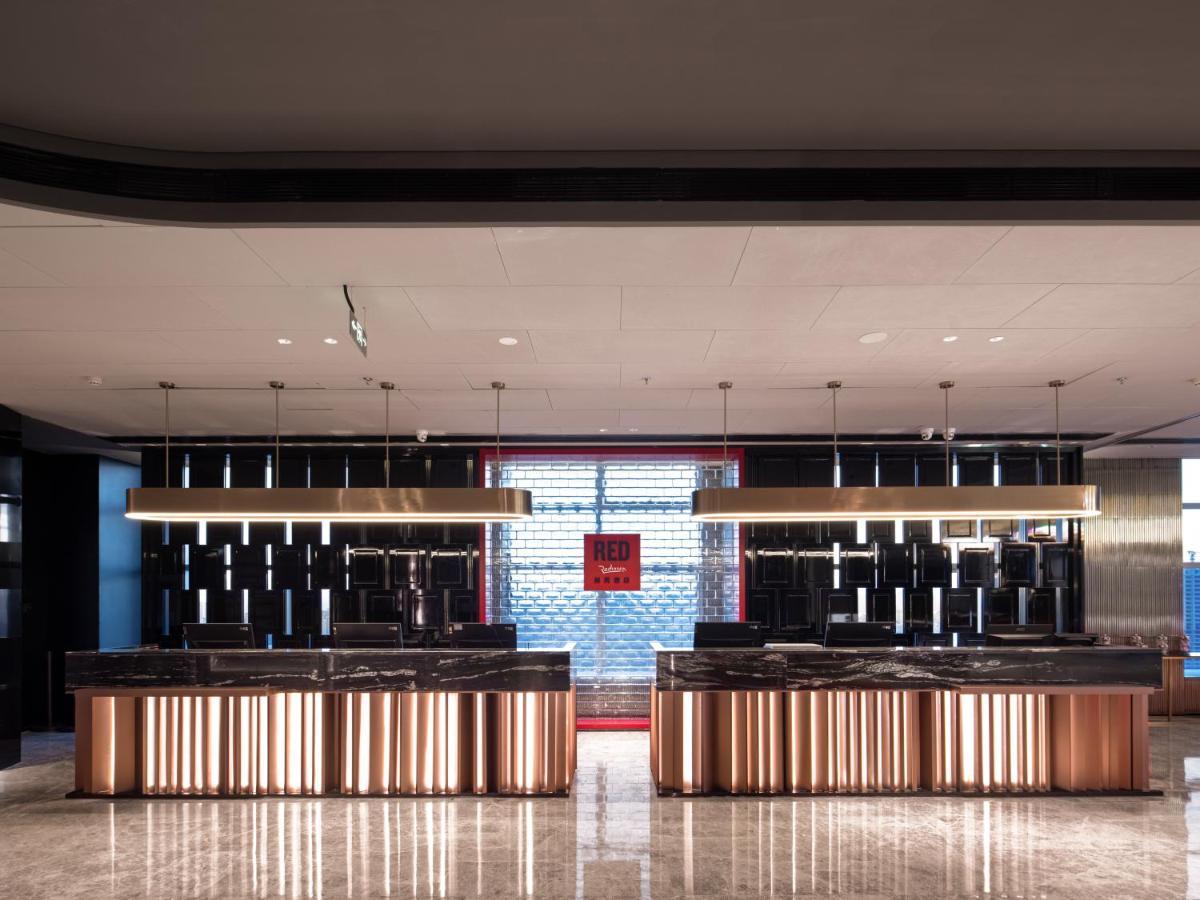 Radisson Red Hotel Zhuhai Gongbei Port Екстериор снимка