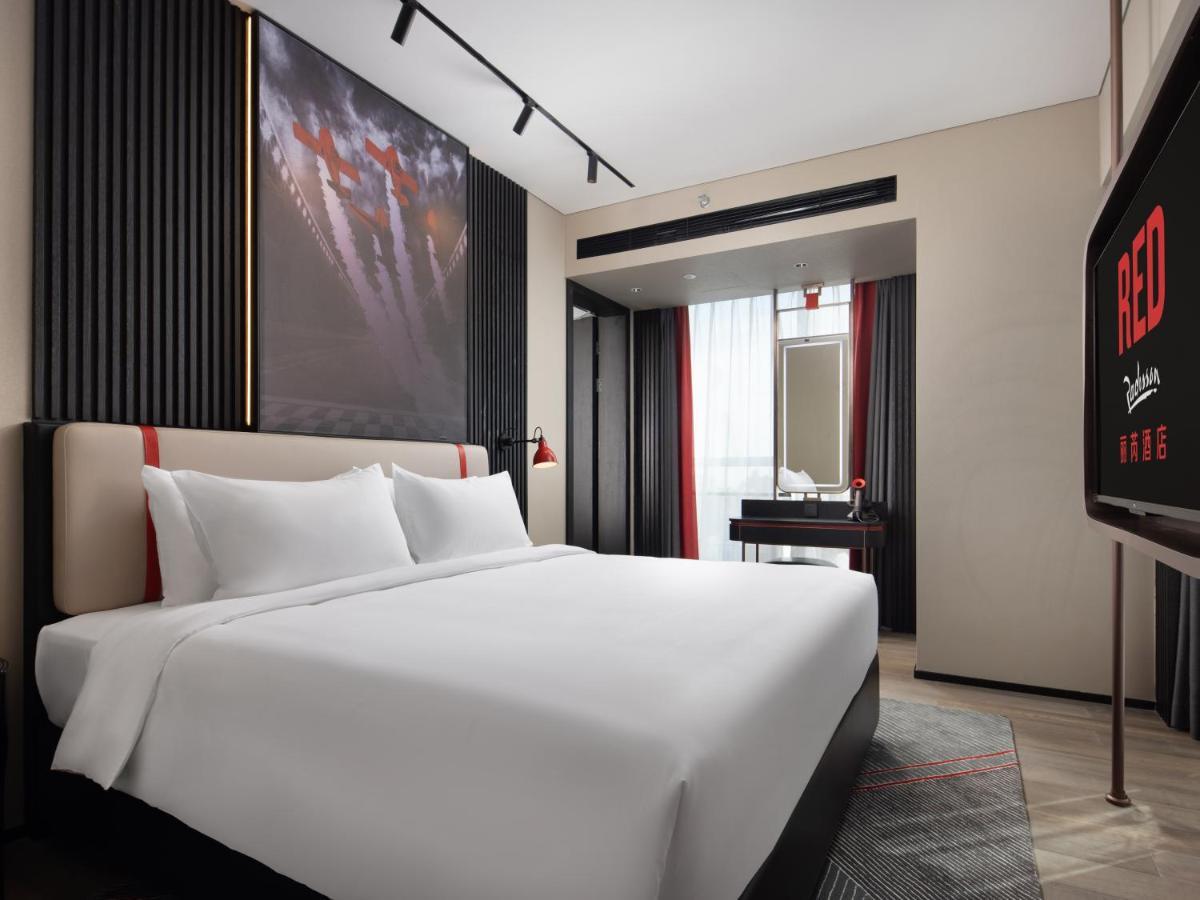 Radisson Red Hotel Zhuhai Gongbei Port Екстериор снимка