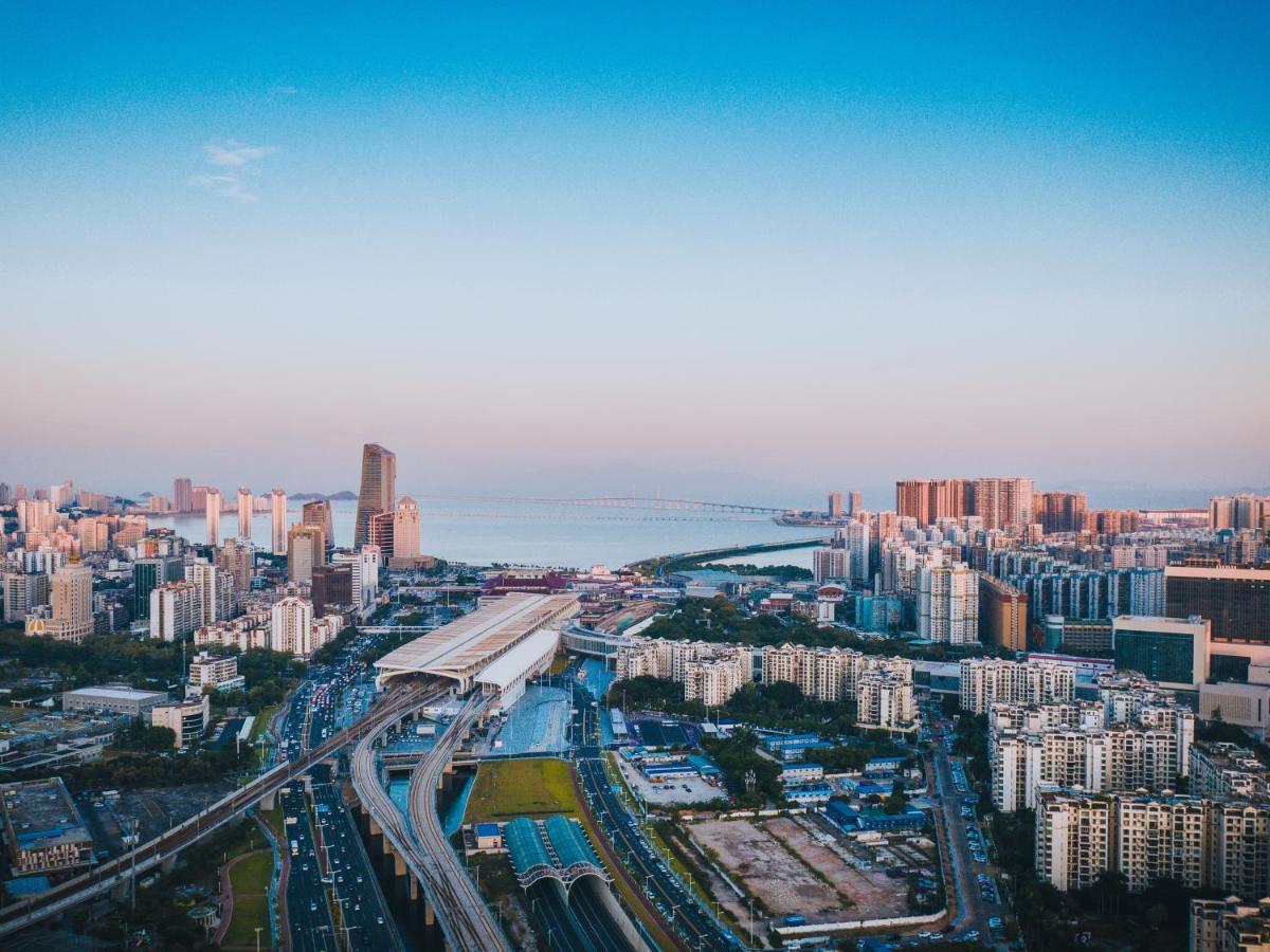 Radisson Red Hotel Zhuhai Gongbei Port Екстериор снимка
