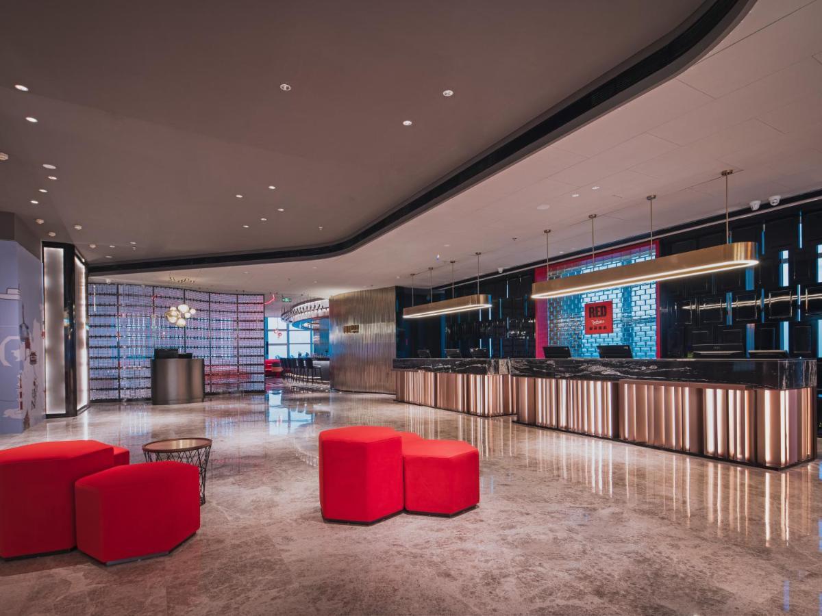 Radisson Red Hotel Zhuhai Gongbei Port Екстериор снимка
