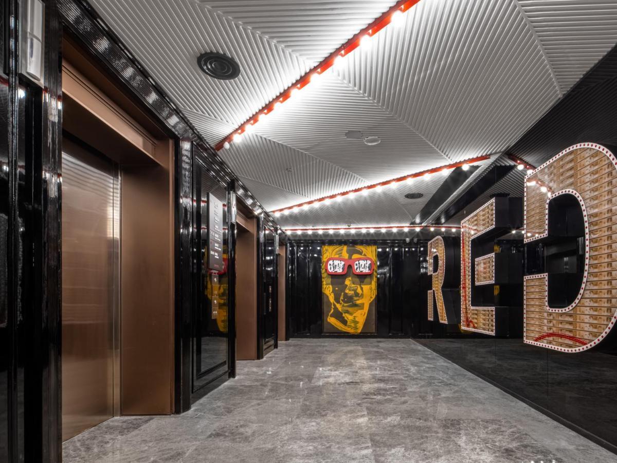 Radisson Red Hotel Zhuhai Gongbei Port Екстериор снимка