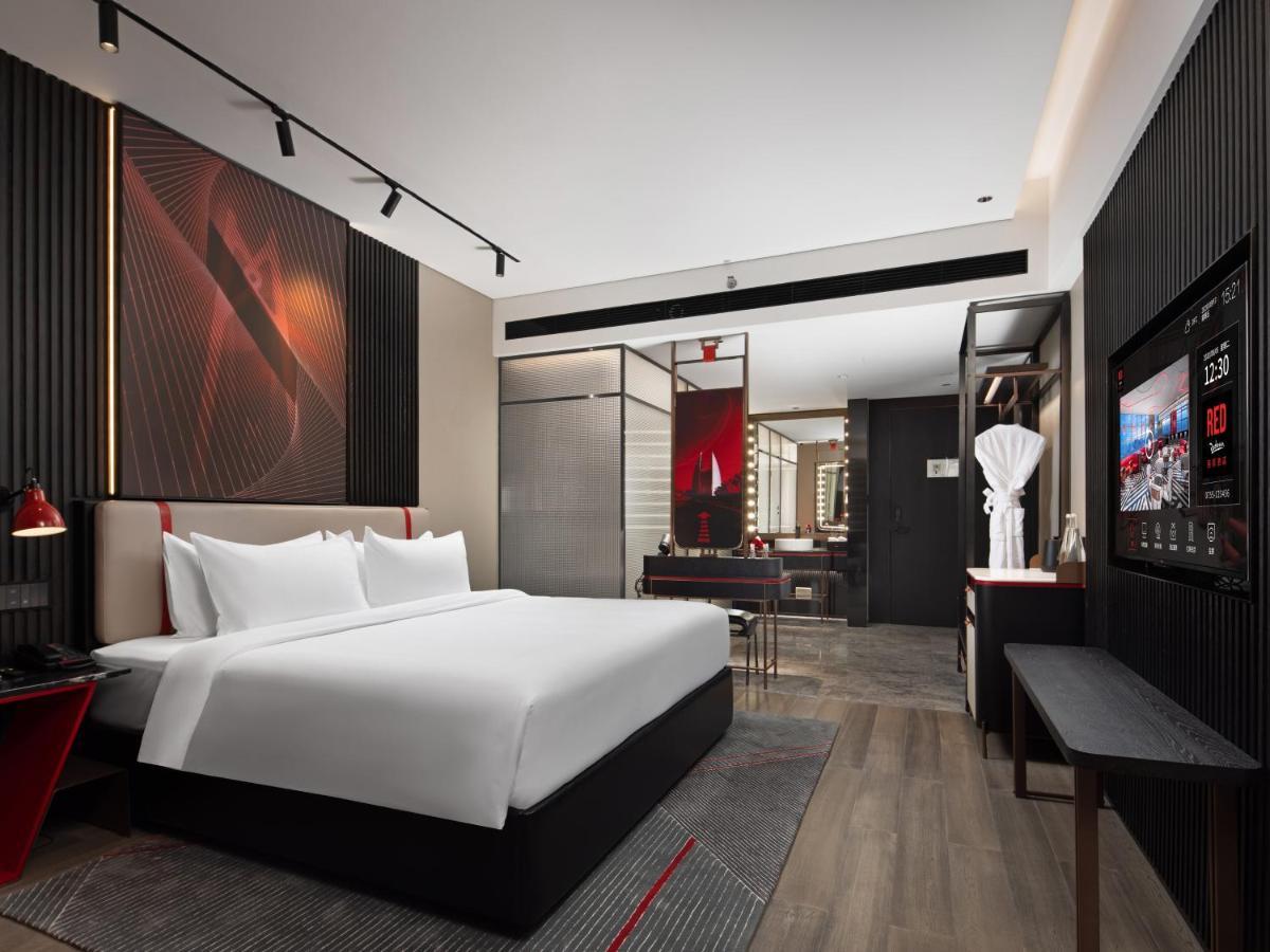Radisson Red Hotel Zhuhai Gongbei Port Екстериор снимка