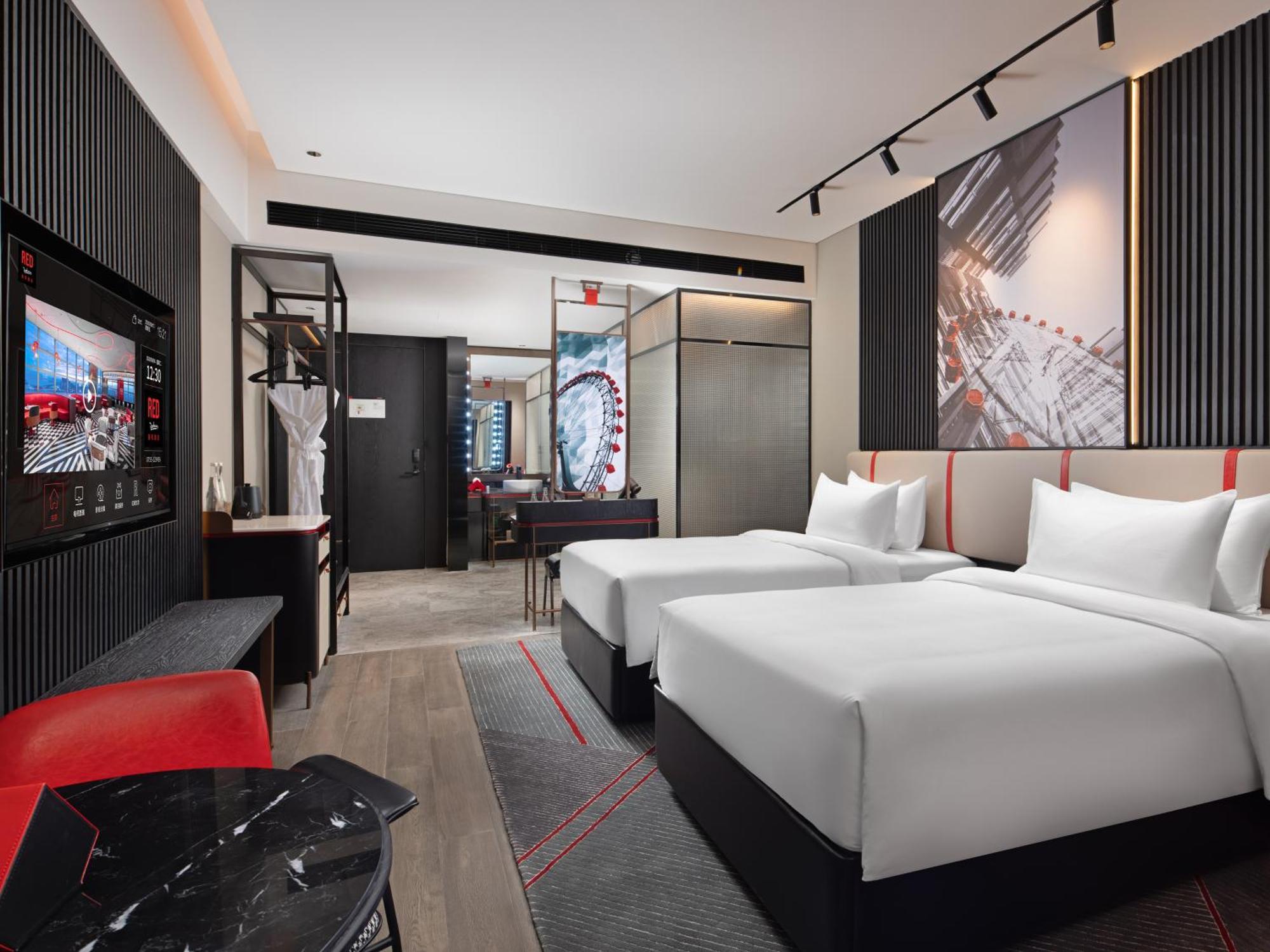 Radisson Red Hotel Zhuhai Gongbei Port Екстериор снимка