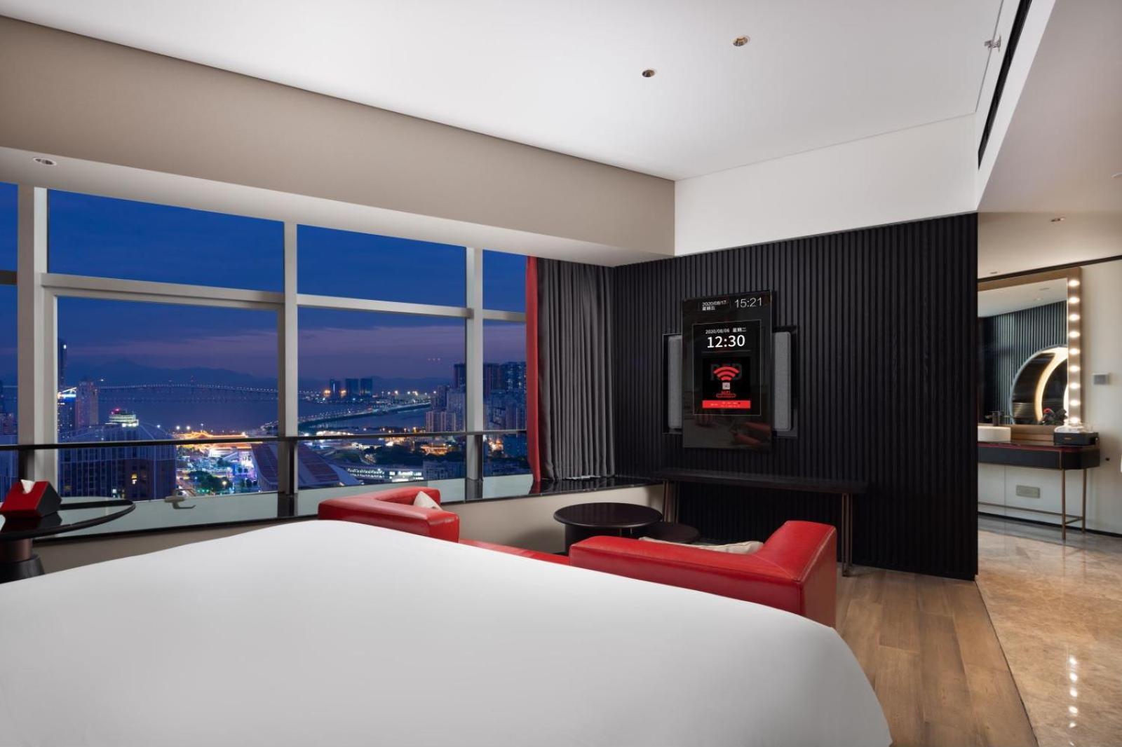Radisson Red Hotel Zhuhai Gongbei Port Екстериор снимка
