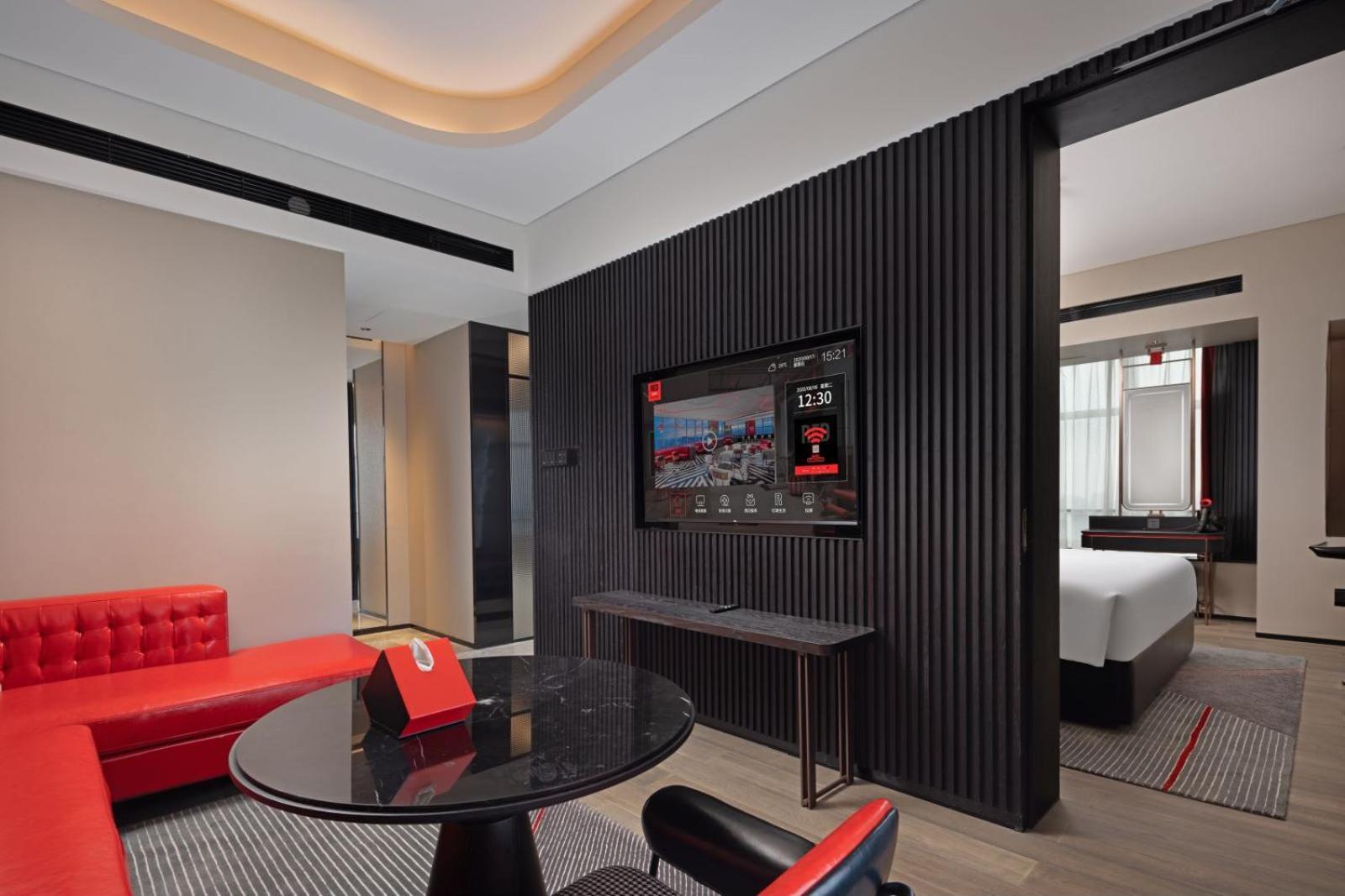 Radisson Red Hotel Zhuhai Gongbei Port Екстериор снимка
