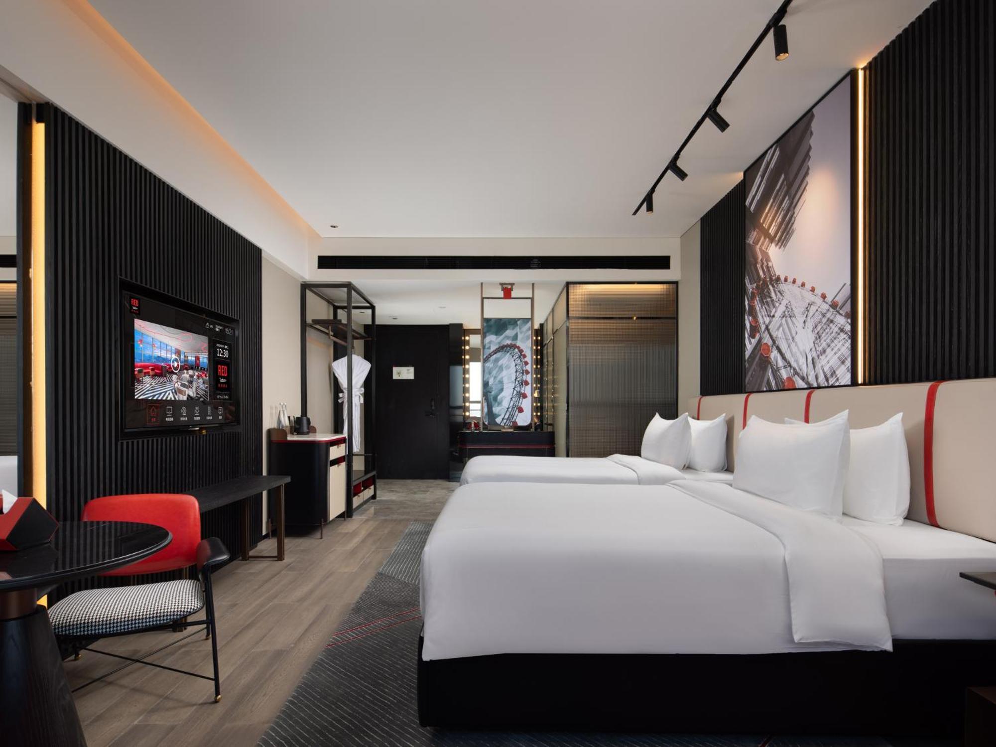 Radisson Red Hotel Zhuhai Gongbei Port Екстериор снимка