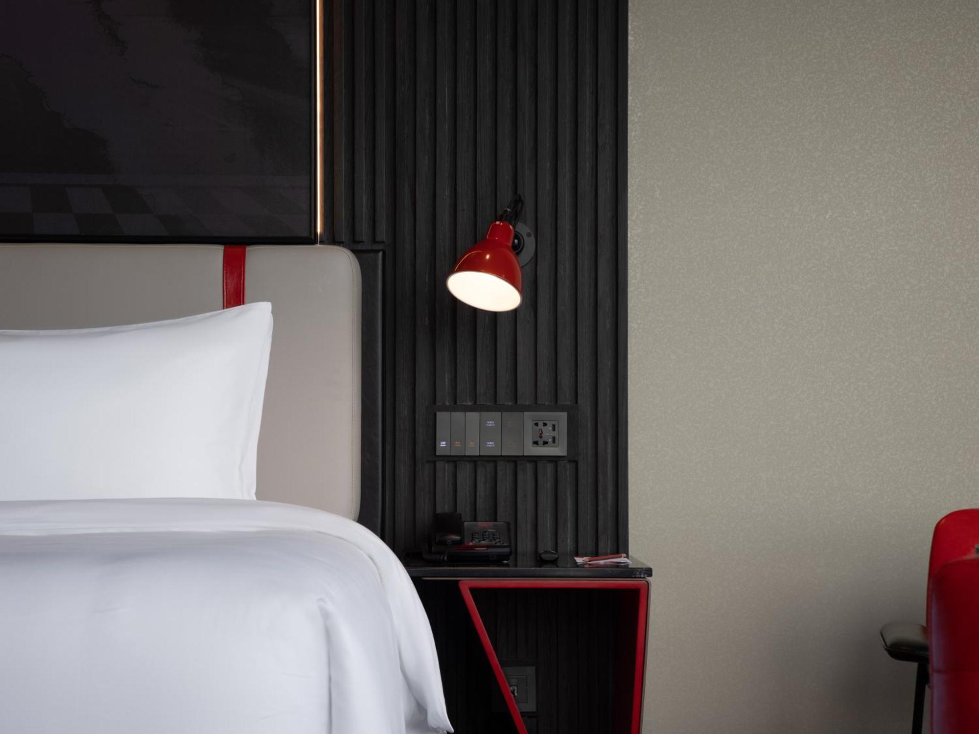 Radisson Red Hotel Zhuhai Gongbei Port Екстериор снимка