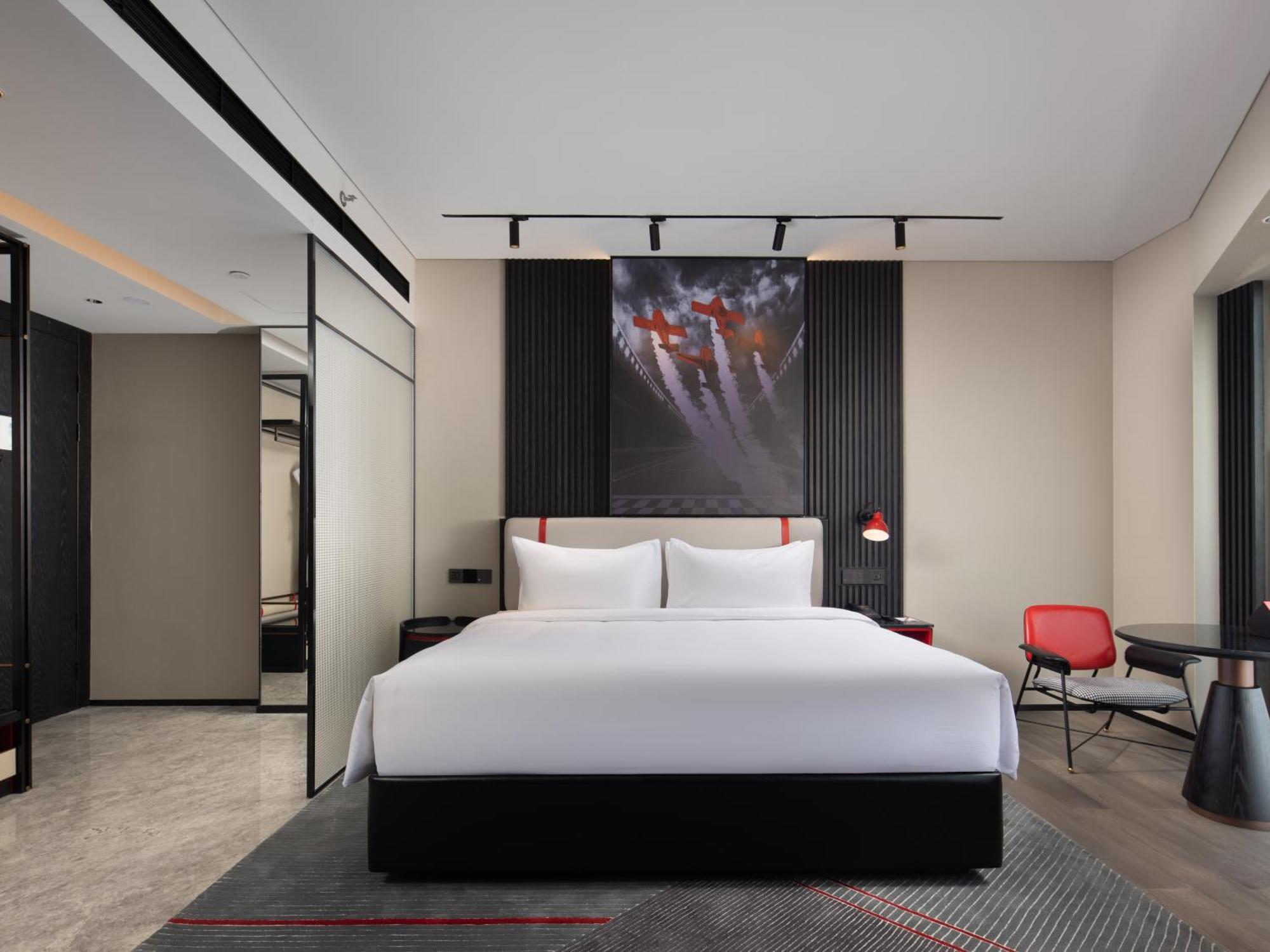 Radisson Red Hotel Zhuhai Gongbei Port Екстериор снимка